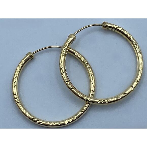 Vintage 18K Yellow Gold Large Diamond Cut Tube Capped Hoop Earrings - Picture 7 of 7